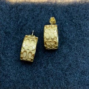 Gold Coach hoops